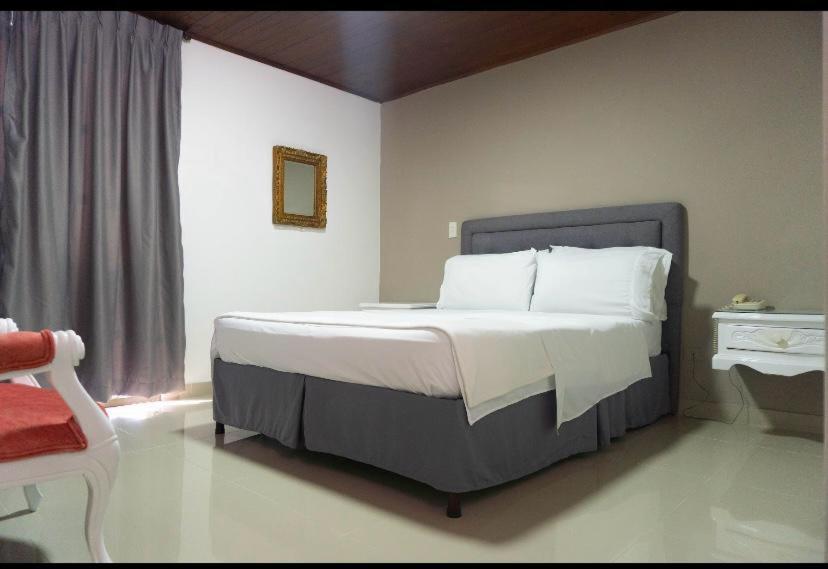 Hotel Suite Santa Rosa サンタ・ロサ・デ・カバル エクステリア 写真